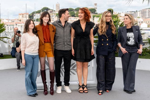 79ème Festival International du Film de Cannes Photocall of the film LAffaire Marie Claire 79th International Film Festival of Cannes Photocall of the film LAffaire Marie Claire 456398 2026 05 19 Benchétrit, Saul Gainsbourg, Charlotte Muller, Yvo Escaffre, Lauriane De France, Cécile Loiret Caille, Florence  Copyright: xEstellexCarlierx xStarfacex STAR_456398_013