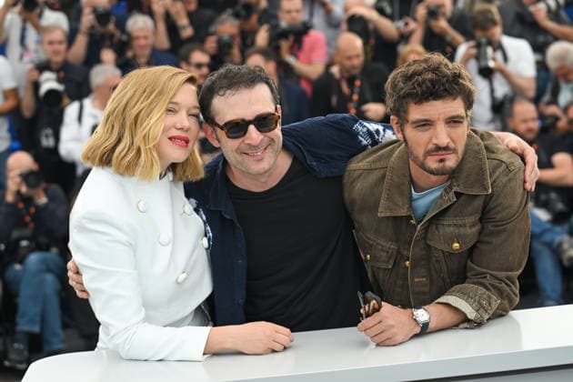 79ème Festival International du Film de Cannes Photocall du film L inconnue 79th International Cannes Film Festival Photocall with cast of L inconnu movie 456385 2026 05 19 Cannes France Harari, Arthur Seydoux, Léa Schneider, Niels  Copyright: xSergexArnalx xStarfacex STAR_456385_015