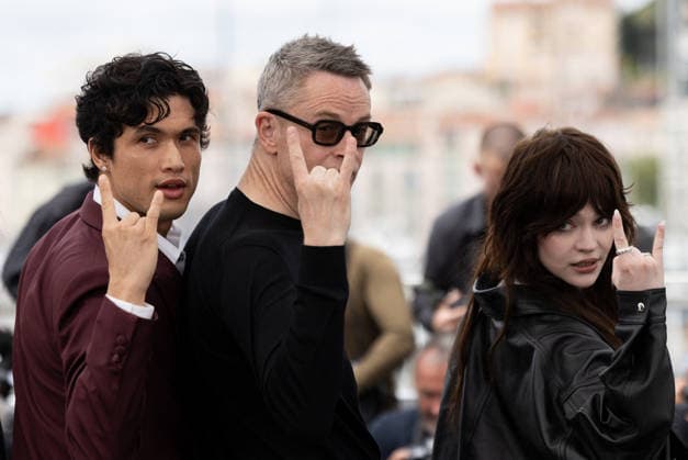 Charles Melton, Nicolas Winding Refn and Sophie Thatcher at the Her Private Hell photocall at the 79th International Film Festival in Cannes, France on May 19, 2026 Jacovides Moreau Bestimage Her Private Hell photocall at the 79th annual Cannes Film Festival at Palais des Festivals on May 19, 2026 in Cannes, France Cannes France  Copyright: xJACOVIDES-MOREAUx xBESTIMAGExJACOVIDES-MOREAUx xBESTIMAGEx