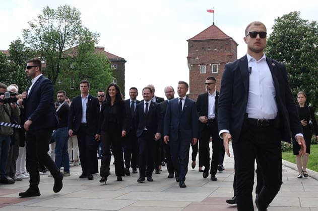 Hungarian PM Peter Magyar visiting Wawel Castle during this first international trip KRAKOW, POLAND - MAY 19: Hungarian Prime Minister Peter Magyar arrives at the monument of Pope John Paul II as the Wawel Castle during his first international trip in Krakow, Poland on May 19, 2026. Magyar began a two-day visit to Poland aimed at restoring bilateral ties strained by his predecessor’s close relations with Moscow during Russia’s attacks on Ukraine. Jakub Porzycki Anadolu Krakow Poland. Editorial use only. Please get in touch for any other usage.  Copyright: x2026xAnadoluxJakubxPorzyckix