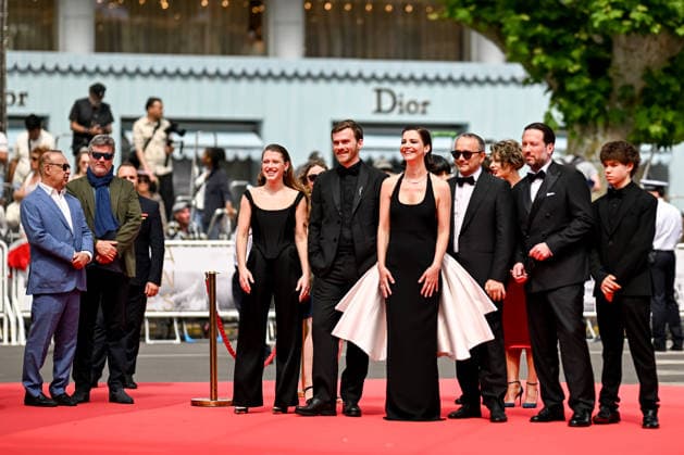 79ème Festival International du Film de Cannes Montée des marches du film Minotaur 79th International Cannes Film Festival Red Carpet for Minotaur movie 456410 2026 05 19 Lebedeva, Iris Shmykova, Varvara Zavalnyouk, Yuriy Mazurov, Dmitriy Zvyagintsev, Andrey  Copyright: xEstellexCarlierx xStarfacex STAR_456410_001