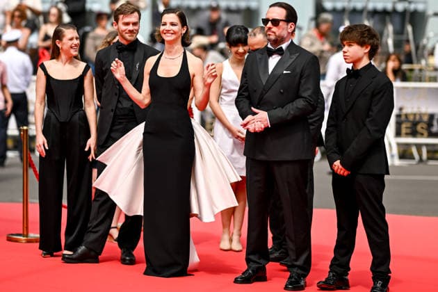 79ème Festival International du Film de Cannes Montée des marches du film Minotaur 79th International Cannes Film Festival Red Carpet for Minotaur movie 456410 2026 05 19 Lebedeva, Iris Shmykova, Varvara Zavalnyouk, Yuriy Mazurov, Dmitriy Zvyagintsev, Andrey  Copyright: xEstellexCarlierx xStarfacex STAR_456410_002