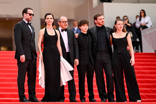 79ème Festival International du Film de Cannes Montée des marches du film Minotaur 79th International Cannes Film Festival Red Carpet for Minotaur movie 456410 2026 05 19 Lebedeva, Iris Shmykova, Varvara Zavalnyouk, Yuriy Mazurov, Dmitriy Zvyagintsev, Andrey  Copyright: xEstellexCarlierx xStarfacex STAR_456410_009