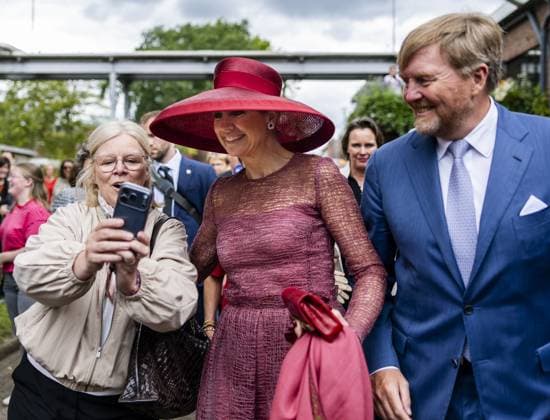 ROERMOND - King Willem-Alexander and Queen Maxima during a visit to the Weerstand area, a former industrial site being developed into a residential and living environment, as part of the regional visit to the municipalities of Maasgouw, Echt-Susteren, Roerdalen, and Roermond. REMKO DE WAAL ANP netherlands out - belgium out  Copyright: xx x558762664x originalFilename: 558762664.jpg