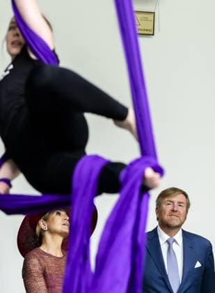 ROERMOND - King Willem-Alexander and Queen Maxima during a visit to the Weerstand area, a former industrial site being developed into a residential and living environment, as part of the regional visit to the municipalities of Maasgouw, Echt-Susteren, Roerdalen, and Roermond. REMKO DE WAAL ANP netherlands out - belgium out  Copyright: xx x558762707x originalFilename: 558762707.jpg