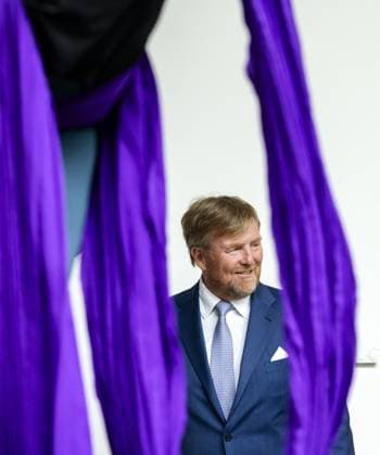 ROERMOND - King Willem-Alexander during a visit to the Weerstand area, a former industrial site being developed into a residential and living environment, as part of the regional visit to the municipalities of Maasgouw, Echt-Susteren, Roerdalen, and Roermond. REMKO DE WAAL ANP netherlands out - belgium out  Copyright: xx x558762728x originalFilename: 558762728.jpg