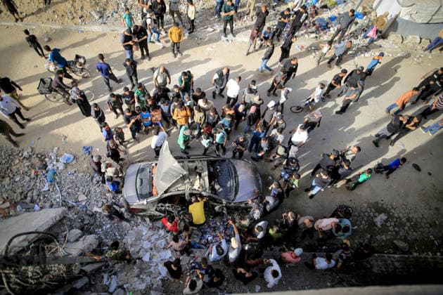 Israeli army targets vehicle in Gaza Strip GAZA CITY, GAZA, PALESTINE - MAY 19: Palestinians inspect a damaged vehicle after an Israeli army strike in the al-Rimal neighborhood of Gaza City, Gaza Strip, Palestine on May 19, 2026. According to reports, one person was killed and four others were injured in the attack targeting the vehicle. Saeed M. M. T. Jaras Anadolu Gaza Palestine. Editorial use only. Please get in touch for any other usage.  Copyright: x2026xAnadoluxSaeedxM.xM.xT.xJarasx