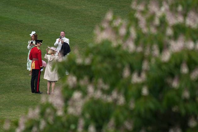 Royal garden party with Princess Anne at Buckingham Palace in London, UK, 19 May 2026 Guests take pictures in the garden during the Not Forgotten Association Annual Garden Party at Buckingham Palace in London, Tuesday, May 19, 2026.(AP Photo Alastair Grant, Pool), Credit:Alastair Grant PA ROTA - B68 Avalon United Kingdom, London  Copyright: xAlastairxGrantx xPAxROTAx-xB68x xAvalonx 1100587735