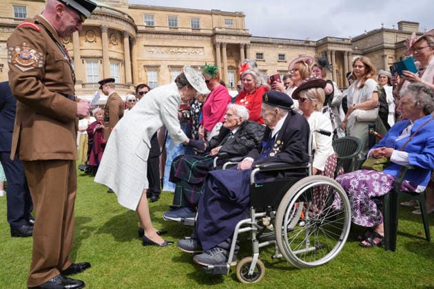 Royal garden party with Princess Anne at Buckingham Palace in London, UK, 19 May 2026 The Princess Royal speaks with WW2 veterans Kenneth Embleton, 101 and Robert Piper, 100, (right) during The Not Forgotten Association Annual Garden Party at Buckingham Palace, London. Picture date: Tuesday May 19, 2026., Credit:Yui Mok PA ROTA - B68 Avalon United Kingdom, London  Copyright: xYuixMokx xPAxROTAx-xB68x xAvalonx 1100587881