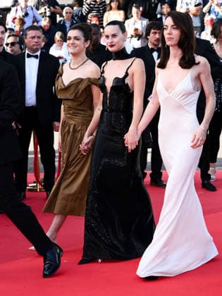 IPA84872525 - Cannes, 79th Cannes Film Festival 2025 - evening 8. red carpet of AMARGA NAVIDAD. Pictured: Victoria Luengo, Milena Smit and Amaia Romero  Copyright: xTerenghi Ipa-Agency.netx xPoolxPhotoxEventsx07x 84872525