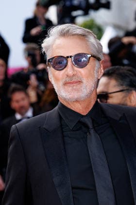 Antoine de Caunes Montée des marches du film Amarga Navidad lors du 79ème Festival International du Film de Cannes, le 19 mai 2026 Jacovides Moreau Bestimage Red carpet for Amarga Navidad at the 79th Cannes International Film Festival on May 19, 2026 Cannes France  Copyright: xJACOVIDES-MOREAUx xBESTIMAGExJACOVIDES-MOREAUx xBESTIMAGEx