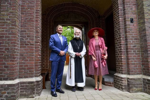 Illikhoven, The Netherlands, 2026-05-19 11:37:39 ILLIKHOVEN, 19-05-2026 King Willem Alexander and Queen Maxima during a regional visit to the municipalities of Maasgouw, Echt-Susteren, Roerdalen, and Roermond. PHOTO: NLBeeld Patrick van Emst In the photo: The Royal Couple visits the village of Illikhoven in the municipality of Echt-Susteren. This is the narrowest part of the Netherlands, where the land is less than five kilometers wide, situated between Belgium and Germany. Here they speak with representatives of the police, a dike guard, and organizations from the border region, among others. Subsequently, the Royal Couple visits Lilbosch Abbey. Credit: NL Beeld Patrick van Emst Copyright: xx x