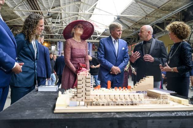 Roermond, The Netherlands, 2026-05-19 14:24:20 ROERMOND, 19-05-2026 King Willem Alexander and Queen Maxima during a regional visit to the municipalities of Maasgouw, Echt-Susteren, Roerdalen, and Roermond. PHOTO: NLBeeld Patrick van Emst. In the photo: The Royal Couple engages in conversation with residents in Roermond about democracy and participation, with the theme Democracy; for me too . Credit: NL Beeld Patrick van Emst  Copyright: xx x