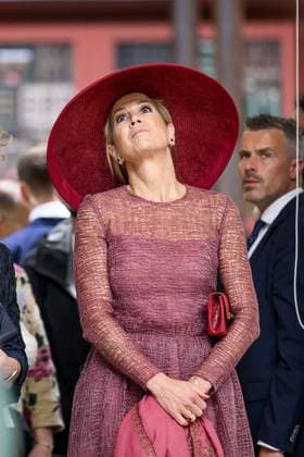 Roermond, The Netherlands, 2026-05-19 14:38:49 ROERMOND, 19-05-2026 King Willem Alexander and Queen Maxima during a regional visit to the municipalities of Maasgouw, Echt-Susteren, Roerdalen, and Roermond. PHOTO: NLBeeld Patrick van Emst In the photo: The Royal Couple visits the Het Weerstand area, a former industrial site being developed into a residential and living environment. Here, the Couple speaks with entrepreneurs (hairdresser) and initiators, among others, about urban development, the housing challenge, and building strong communities. Credit: NL Beeld Patrick van Emst Copyright: xx x