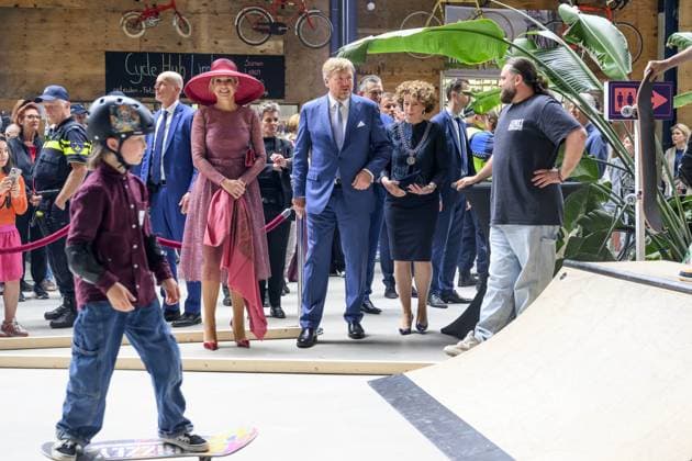 Roermond, The Netherlands, 2026-05-19 14:49:24 ROERMOND, 19-05-2026 King Willem Alexander and Queen Maxima during a regional visit to the municipalities of Maasgouw, Echt-Susteren, Roerdalen, and Roermond. PHOTO: NLBeeld Patrick van Emst In the photo: The Royal Couple visits the Het Weerstand area, a former industrial site being developed into a residential and living environment. Here, the Couple speaks with entrepreneurs (a hairdresser) and initiators, among others, about urban development, the housing challenge, and building strong communities. Credit: NL Beeld Patrick van Emst Copyright: xx x