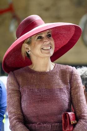 Roermond, The Netherlands, 2026-05-19 14:50:55 ROERMOND, 19-05-2026 King Willem Alexander and Queen Maxima during a regional visit to the municipalities of Maasgouw, Echt-Susteren, Roerdalen, and Roermond. PHOTO: NLBeeld Patrick van Emst In the photo: The Royal Couple visits the Het Weerstand area, a former industrial site being developed into a residential and living environment. Here, the Couple speaks with entrepreneurs (a hairdresser) and initiators, among others, about urban development, the housing challenge, and building strong communities. Credit: NL Beeld Patrick van Emst Copyright: xx x
