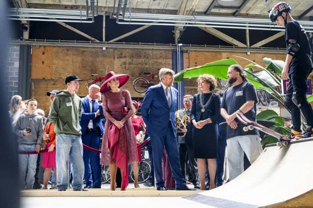 Roermond, The Netherlands, 2026-05-19 14:51:43 ROERMOND, 19-05-2026 King Willem Alexander and Queen Maxima during a regional visit to the municipalities of Maasgouw, Echt-Susteren, Roerdalen, and Roermond. PHOTO: NLBeeld Patrick van Emst In the photo: The Royal Couple visits the Het Weerstand area, a former industrial site being developed into a residential and living environment. Here, the Couple speaks with entrepreneurs (a hairdresser) and initiators, among others, about urban development, the housing challenge, and building strong communities. Credit: NL Beeld Patrick van Emst Copyright: xx x