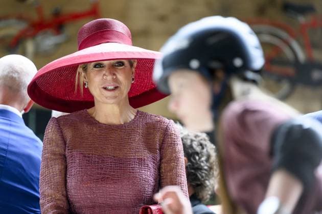 Roermond, The Netherlands, 2026-05-19 14:52:04 ROERMOND, 19-05-2026 King Willem Alexander and Queen Maxima during a regional visit to the municipalities of Maasgouw, Echt-Susteren, Roerdalen, and Roermond. PHOTO: NLBeeld Patrick van Emst In the photo: The Royal Couple visits the Het Weerstand area, a former industrial site being developed into a residential and living environment. Here, the Couple speaks with entrepreneurs (a hairdresser) and initiators, among others, about urban development, the housing challenge, and building strong communities. Credit: NL Beeld Patrick van Emst Copyright: xx x