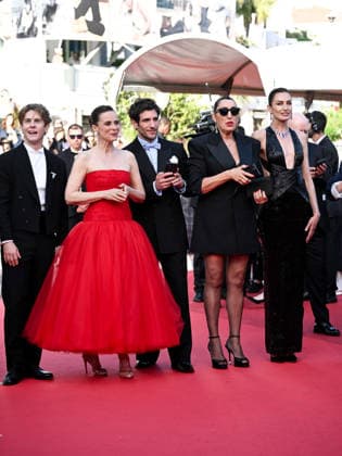 IPA84873529 - Cannes, 79th Cannes Film Festival 2025 - evening 8. red carpet of AMARGA NAVIDAD. Pictured are Patrick Criado, Aitana Sanchez-Gijon, Quim GutiÃ rrez, Rossy De Palma, Nievez Alvarez  Copyright: xSimonexComix xPoolxPhotoxEventsx07x 84873529