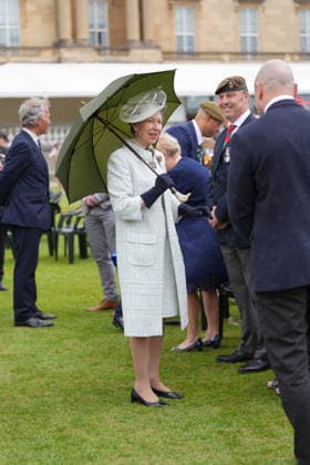 Princess Anne at Royal Garden Party at Buckingham Palace in London, UK, 19 May 2026 The Princess Royal shelters under an umbrella as she meets guests during The Not Forgotten Association Annual Garden Party at Buckingham Palace, London. Picture date: Tuesday May 19, 2026., Credit:Yui Mok PA ROTA - B68 Avalon United Kingdom, London  Copyright: xYuixMokx xPAxROTAx-xB68x xAvalonx 1100609661