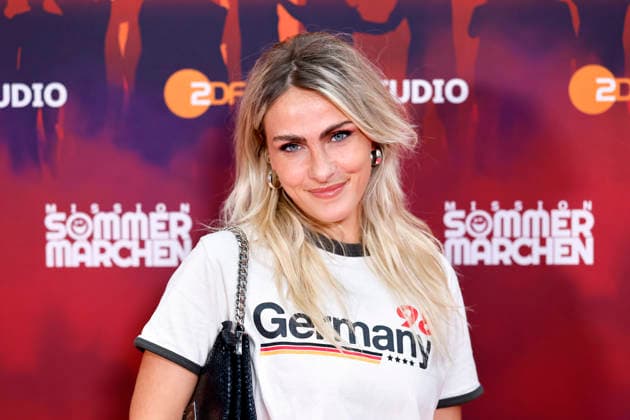 Presenter Sarah Mangione at the premiere of the ZDF documentary Mission Sommermärchen , a documentary about the German national soccer teams journey at the 2006 World Cup in their home country, at the Cinedom Cologne, 19 05 2026 NRW Germany Copyright: xChristophxHardtx