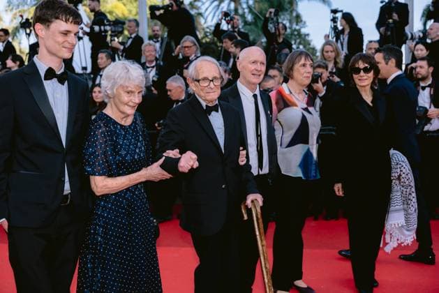 79ème Festival International du Film de Cannes Montée des marches du film Amarga Navidad 79th International Cannes Film Festival Red Carpet for Amarga Navidad movie 456443 2026 05 19 Alpes Maritimes Cannes France Loach, Ken Ashton, Lesley Laverty, Paul  Copyright: xTerencexBaelenx STAR_456443_038
