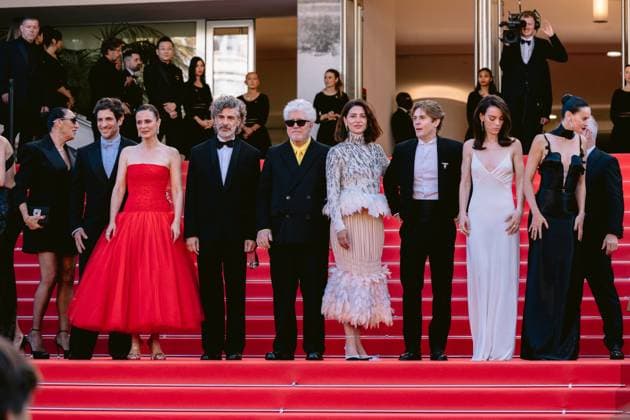 79ème Festival International du Film de Cannes Montée des marches du film Amarga Navidad 79th International Cannes Film Festival Red Carpet for Amarga Navidad movie 456443 2026 05 19 Almodovar, Pedro Alvarez, Nieves de Palma, Rossy Sbaraglia, Leonardo Sanchez Gijon Aitana Lennie, Barbara Smit, Milena Luengo, Victoria Criado, Patrick Gutierrez, Quim  Copyright: xTerencexBaelenx STAR_456443_089