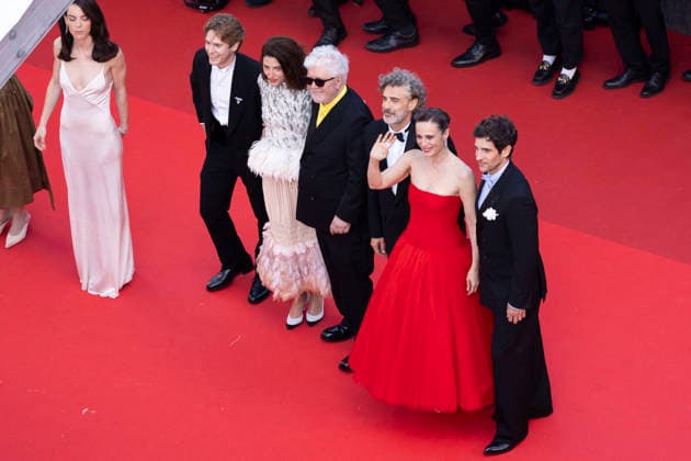Victoria Luengo, Patrick Criado, Bárbara Lennie, Pedro Almodóvar, Leonardo Sbaraglia, Aitana Sánchez Gijón et Quim Gutiérrez Montée des marches du film Amarga Navidad lors du 79ème Festival International du Film de Cannes, le 19 mai 2026 Camilla Canalini Bestimage Red carpet for Amarga Navidad at the 79th Cannes International Film Festival on May 19, 2026 Cannes France  Copyright: xCamillaxCanalinix xBestimagexCamillaxCanalinix xBestimagex