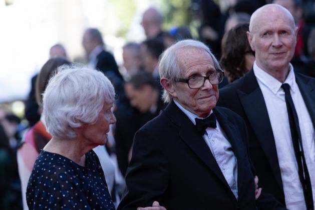 Lesley Ashton et son mari Ken Loach, Paul Laverty Montée des marches du film Amarga Navidad lors du 79ème Festival International du Film de Cannes, le 19 mai 2026 Olivier Borde Bestimage Red carpet for Amarga Navidad at the 79th Cannes International Film Festival on May 19, 2026 Cannes France  Copyright: xOLIVIERxBORDEx xBESTIMAGExOLIVIERxBORDEx xBESTIMAGEx