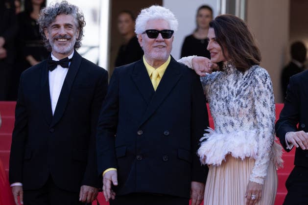 Leonardo Sbaraglia, Pedro Almodóvar, Bárbara Lennie Montée des marches du film Amarga Navidad lors du 79ème Festival International du Film de Cannes, le 19 mai 2026 Olivier Borde Bestimage Red carpet for Amarga Navidad at the 79th Cannes International Film Festival on May 19, 2026 Cannes France  Copyright: xOLIVIERxBORDEx xBESTIMAGExOLIVIERxBORDEx xBESTIMAGEx