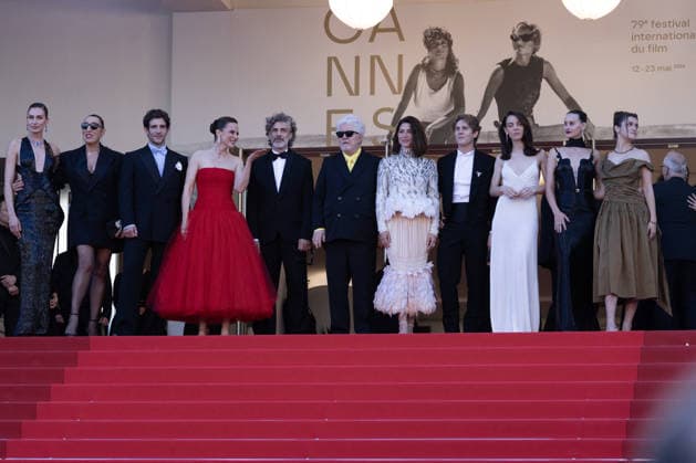 Nieves Alvarez, Rossy de Palma, Quim Gutiérrez, Aitana Sánchez Gijón, Leonardo Sbaraglia, Pedro Almodóvar, Bárbara Lennie, Patrick Criado, Victoria Luengo, Milena Smit et Amaia Romero Montée des marches du film Amarga Navidad lors du 79ème Festival International du Film de Cannes, le 19 mai 2026 Olivier Borde Bestimage Red carpet for Amarga Navidad at the 79th Cannes International Film Festival on May 19, 2026 Cannes France Copyright: xOLIVIERxBORDEx xBESTIMAGExOLIVIERxBORDEx xBESTIMAGEx
