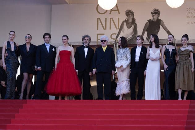 Nieves Alvarez, Rossy de Palma, Quim Gutiérrez, Aitana Sánchez Gijón, Leonardo Sbaraglia, Pedro Almodóvar, Bárbara Lennie, Patrick Criado, Victoria Luengo, Milena Smit et Amaia Romero Montée des marches du film Amarga Navidad lors du 79ème Festival International du Film de Cannes, le 19 mai 2026 Olivier Borde Bestimage Red carpet for Amarga Navidad at the 79th Cannes International Film Festival on May 19, 2026 Cannes France Copyright: xOLIVIERxBORDEx xBESTIMAGExOLIVIERxBORDEx xBESTIMAGEx