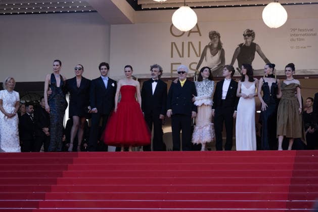 Iris Knobloch, Nieves Alvarez, Rossy de Palma, Quim Gutiérrez, Aitana Sánchez Gijón, Leonardo Sbaraglia, Pedro Almodóvar, Bárbara Lennie, Patrick Criado, Victoria Luengo, Milena Smit et Amaia Romero Montée des marches du film Amarga Navidad lors du 79ème Festival International du Film de Cannes, le 19 mai 2026 Olivier Borde Bestimage Red carpet for Amarga Navidad at the 79th Cannes International Film Festival on May 19, 2026 Cannes France Copyright: xOLIVIERxBORDEx xBESTIMAGExOLIVIERxBORDEx xBESTIMAGEx