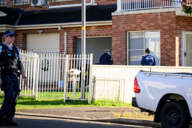 FATAL SHOOTING WESTERN SYDNEY, NSW Police and forensics establish a crime scene at a home following an alleged fatal shooting where one man died and four others were hospitalised, in the south-west suburb of Canley Heights, Sydney, Wednesday, May 20, 2026. ( NO ARCHIVING Sydney New South Wales Australia  Copyright: xBIANCAxDExMARCHIx 20260520148599234974