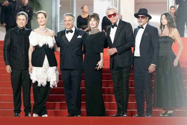 Paul Soriano, Vicky Krieps, Andy García, Rosemarie DeWitt, Danny Huston, Jai Stefan, Sofia Stefan Montée des marches du film Diamond lors du 79ème Festival International du Film de Cannes, le 19 mai 2026 Olivier Borde Bestimage Red carpet for Diamond at the 79th Cannes International Film Festival on May 19, 2026 Cannes France  Copyright: xOLIVIERxBORDEx xBESTIMAGExOLIVIERxBORDEx xBESTIMAGEx
