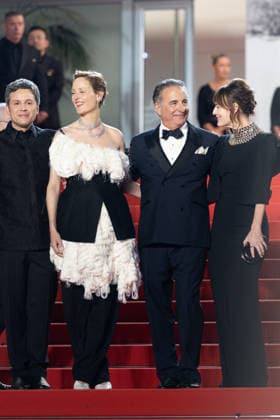 Paul Soriano, Vicky Krieps, Andy García, Rosemarie DeWitt Montée des marches du film Diamond lors du 79ème Festival International du Film de Cannes, le 19 mai 2026 Olivier Borde Bestimage Red carpet for Diamond at the 79th Cannes International Film Festival on May 19, 2026 Cannes France  Copyright: xOLIVIERxBORDEx xBESTIMAGExOLIVIERxBORDEx xBESTIMAGEx