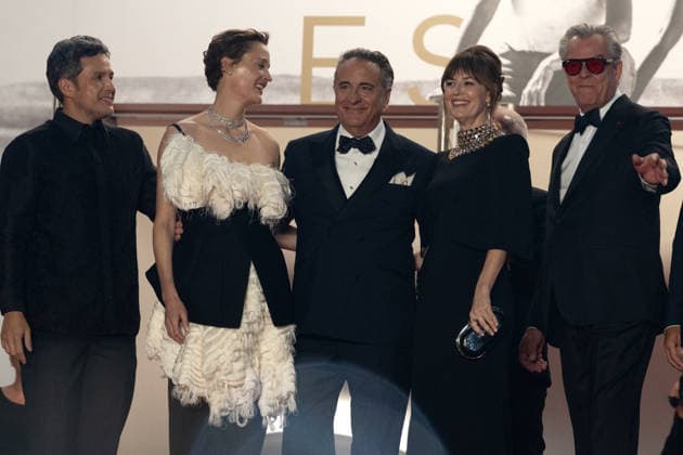 Paul Soriano, Vicky Krieps, Andy García, Rosemarie DeWitt, Danny Huston Montée des marches du film Diamond lors du 79ème Festival International du Film de Cannes, le 19 mai 2026 Olivier Borde Bestimage Red carpet for Diamond at the 79th Cannes International Film Festival on May 19, 2026 Cannes France  Copyright: xOLIVIERxBORDEx xBESTIMAGExOLIVIERxBORDEx xBESTIMAGEx