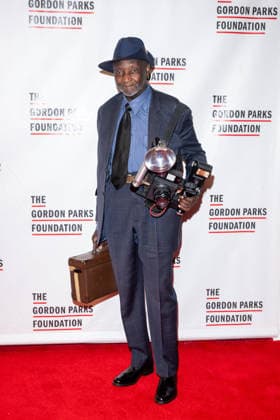 May 19, 2026, New York, United States: Louis Mendes and his jumbo Speed Graphic camera attends The Gordon Parks Foundation Awards Dinner and Auction 2026 at Cipriani 42nd Street on May 19, 2026 in New York City. New York United States - ZUMAs197 20260519_aaa_s197_374 Copyright: xRonxAdarx
