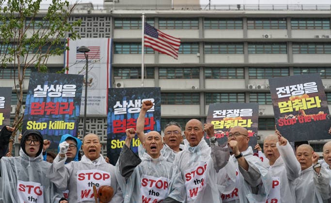 Buddhist monks, activists call for peace in the Middle East Monks of the Jogye Order and peace activists perform 108 prostrations in front of the US Embassy in Seoul, South Korea, on May 20, 2026. The demonstrators utilized the traditional Buddhist ritual to pray for an immediate end to the conflict in the Middle East and to advocate for global peace. Seoul South Korea  Copyright: xMatrixxImagesx xLeexSang-hoonx