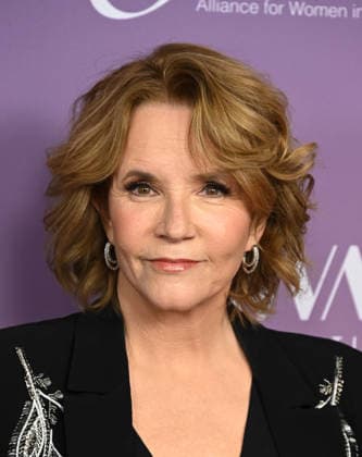 2026 Gracie Awards Gala Lea Thompson arriving to The Alliance For Women In Media Foundation™s 2026 Gracie Awards Gala at the Beverly Wilshire Four Seasons Hotel on May 19, 2026 in Beverly Hills, CA. Beverly Hills Beverly Wilshire Hotel California USA Copyright: xWattx xAFF-USA.COMx