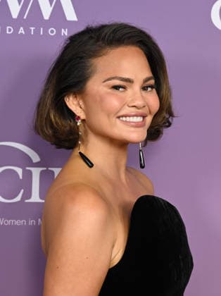 2026 Gracie Awards Gala Chrissy Teigen arriving to The Alliance For Women In Media Foundation™s 2026 Gracie Awards Gala at the Beverly Wilshire Four Seasons Hotel on May 19, 2026 in Beverly Hills, CA. Beverly Hills Beverly Wilshire Hotel California USA Copyright: xWattx xAFF-USA.COMx