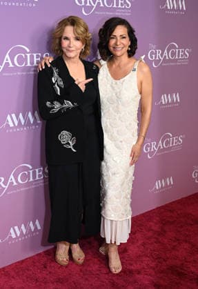 2026 Gracie Awards Gala Lea Thompson and Constance Marie arriving to The Alliance For Women In Media Foundation™s 2026 Gracie Awards Gala at the Beverly Wilshire Four Seasons Hotel on May 19, 2026 in Beverly Hills, CA. Beverly Hills Beverly Wilshire Hotel California USA Copyright: xWattx xAFF-USA.COMx