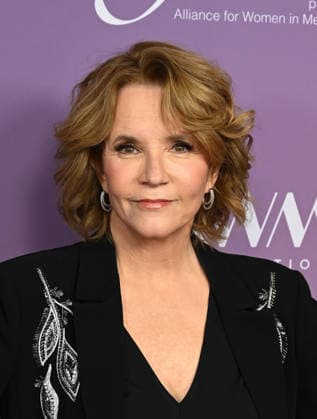 2026 Gracie Awards Gala Lea Thompson arriving to The Alliance For Women In Media Foundation™s 2026 Gracie Awards Gala at the Beverly Wilshire Four Seasons Hotel on May 19, 2026 in Beverly Hills, CA. Beverly Hills Beverly Wilshire Hotel California USA Copyright: xWattx xAFF-USA.COMx