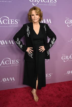 2026 Gracie Awards Gala Lea Thompson arriving to The Alliance For Women In Media Foundation™s 2026 Gracie Awards Gala at the Beverly Wilshire Four Seasons Hotel on May 19, 2026 in Beverly Hills, CA. Beverly Hills Beverly Wilshire Hotel California USA Copyright: xWattx xAFF-USA.COMx