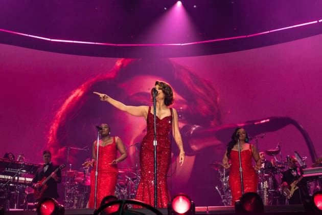 May 19, 2026, London, United Kingdom: Rachel Agatha Keen, known professionally as Raye (centre) seen performing on stage with her backing vocalists L-R Patrice Copeland and Layla Ley. Raye brings her This Tour May Contain New Music arena tour back to the O2 London. Raye s support acts on the tour and her younger sisters and rising artists, ABSOLUTELY and AMMA London United Kingdom - ZUMAs197 20260519_aaa_s197_508 Copyright: xBonniexBritainx