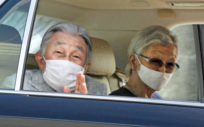 Ex-Emperor Akihito to stay at villa in Hayama Former Japanese Emperor Akihito and Empress Michiko arrive at the Imperial Villa in Hayama, south of Tokyo, on May 19, 2026. The couple will stay at the villa through May 26. (Pool photo)  A14AA0005585874P