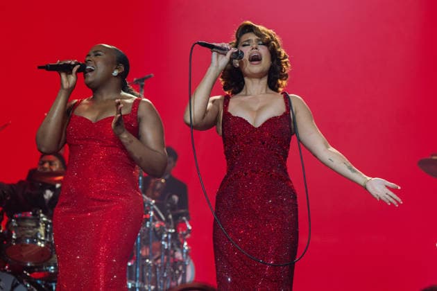 May 19, 2026, London, United Kingdom: R-L Rachel Agatha Keen, known professionally as Raye and Patrice Copeland seen performing live on stage during the concert. Raye brings her This Tour May Contain New Music arena tour back to the O2 London. Raye s support acts on the tour and her younger sisters and rising artists, ABSOLUTELY and AMMA London United Kingdom - ZUMAs197 20260519_aaa_s197_523 Copyright: xBonniexBritainx