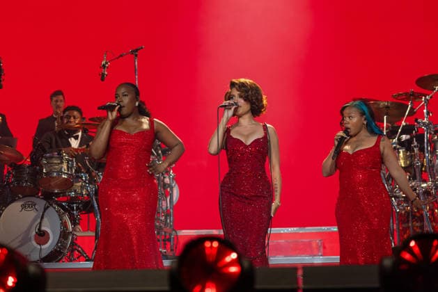 May 19, 2026, London, United Kingdom: Rachel Agatha Keen, known professionally as Raye (centre) seen performing on stage with her backing vocalists L-R Patrice Copeland and Layla Ley. Raye brings her This Tour May Contain New Music arena tour back to the O2 London. Raye s support acts on the tour and her younger sisters and rising artists, ABSOLUTELY and AMMA London United Kingdom - ZUMAs197 20260519_aaa_s197_495 Copyright: xBonniexBritainx
