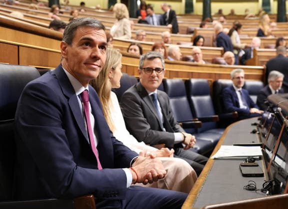 First session of control to the Government in the Congress after Zapateros imputation I D The President of the Government, Pedro Sánchez, the Third Vice-President and Minister for Ecological Transition and the Demographic Challenge, Sara Aagesen, and the Minister of the Presidency, Justice and Relations with the Courts, Félix Bolanos, during a session of control to the Government, in the Congress of Deputies, on May 20, 2026, in Madrid Spain The Government faces the first control session after the imputation of Zapatero for alleged crimes of criminal organization and influence peddling and the Andalusian elections. In addition, Marlaska will face the opposition after the death of two civil guards in Huelva and the deputies will vote on whe  Copyright: xMartaxFernandezx 7535897