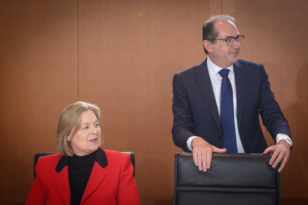 Berlin, Kabinettssitzung der Bundesregierung Kabinettssitzung der Bundesregierung am 20.05.2026 im Bundeskanzleramt in Berlin. Im Bild: Bärbel Bas (Bundesministerin für Arbeit und Soziales, SPD) und Alexander Dobrindt (Bundesminister des Innern, CSU) Berlin Bundeskanzleramt Berlin Deutschland *** Berlin, Cabinet meeting of the Federal Government Cabinet meeting of the Federal Government on 20 05 2026 at the Federal Chancellery in Berlin In the picture Bärbel Bas Federal Minister of Labor and Social Affairs, SPD and Alexander Dobrindt Federal Minister of the Interior, CSU Berlin Federal Chancellery Berlin Germany